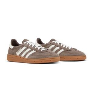 Adidas women’s handball spezial sneakers, size 8, earth strata gum, new in box